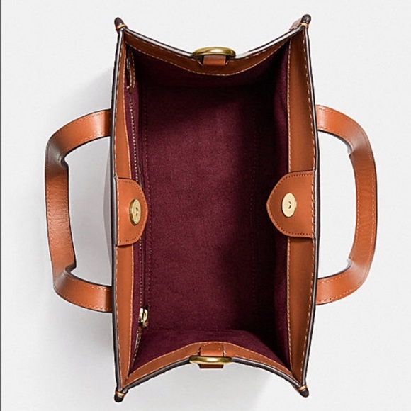 New Coach Field Tote 22 in Rainbow 🌈 signature canvas - Picture 5 of 8